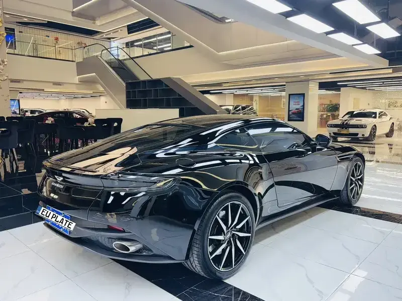 2020 Aston Martin DB11 с пробегом 39 000 км
