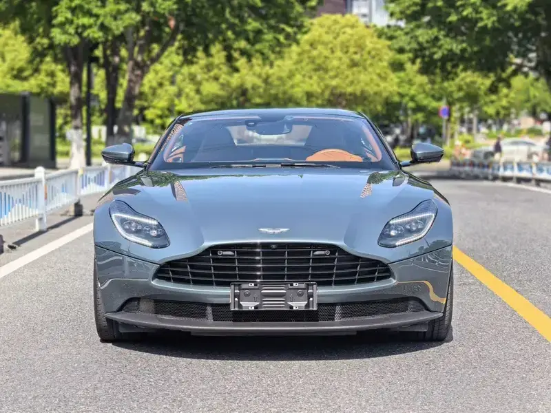 2019 Aston Martin DB11 с пробегом 25 000 км