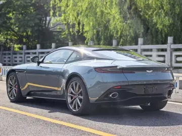 2019 Aston Martin DB11 с пробегом 25 000 км