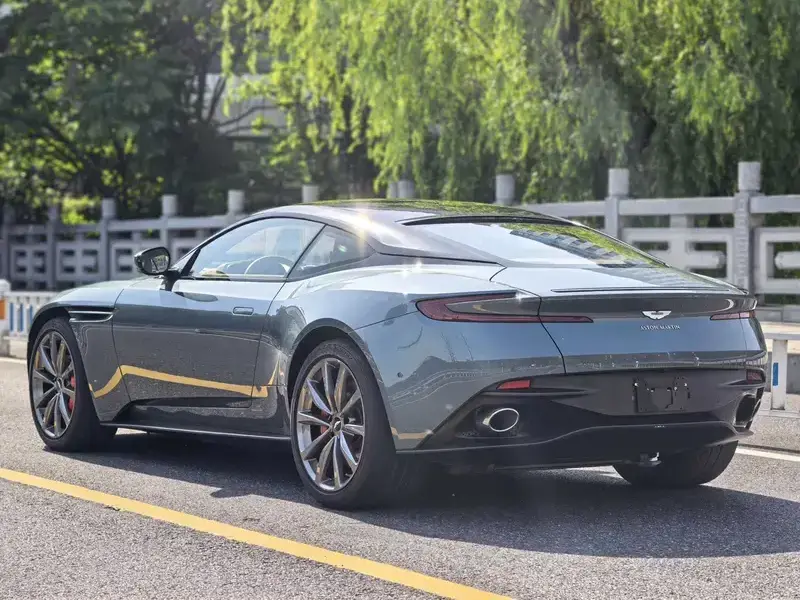 2019 Aston Martin DB11 с пробегом 25 000 км