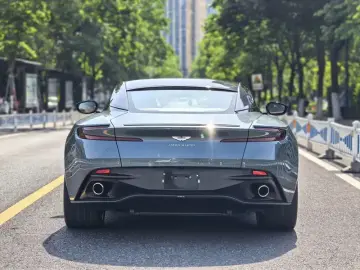 2019 Aston Martin DB11 с пробегом 25 000 км