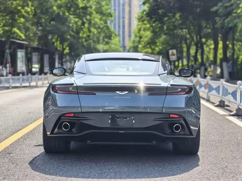 2019 Aston Martin DB11 с пробегом 25 000 км