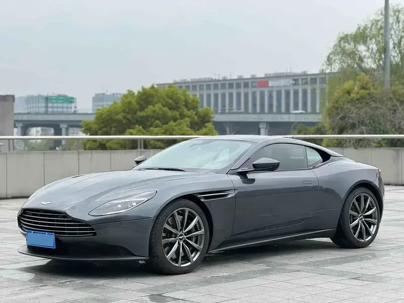 2020 Aston Martin DB11 с пробегом 34 200 км
