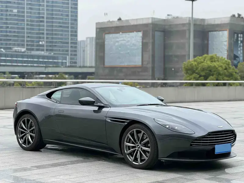 2020 Aston Martin DB11 с пробегом 34 200 км