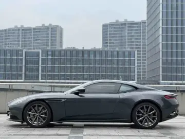 2020 Aston Martin DB11 с пробегом 34 200 км