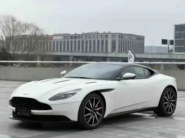 Aston Martin DB11