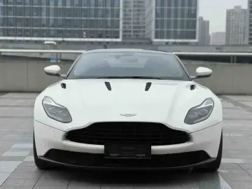 2017 Aston Martin DB11 с пробегом 19 000 км