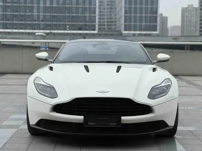 2017 Aston Martin DB11 с пробегом 19 000 км