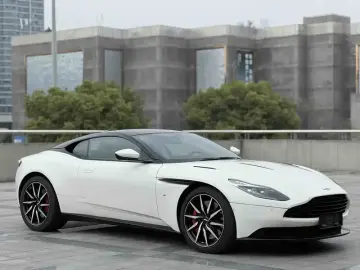 2017 Aston Martin DB11 с пробегом 19 000 км