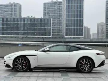2017 Aston Martin DB11 с пробегом 19 000 км