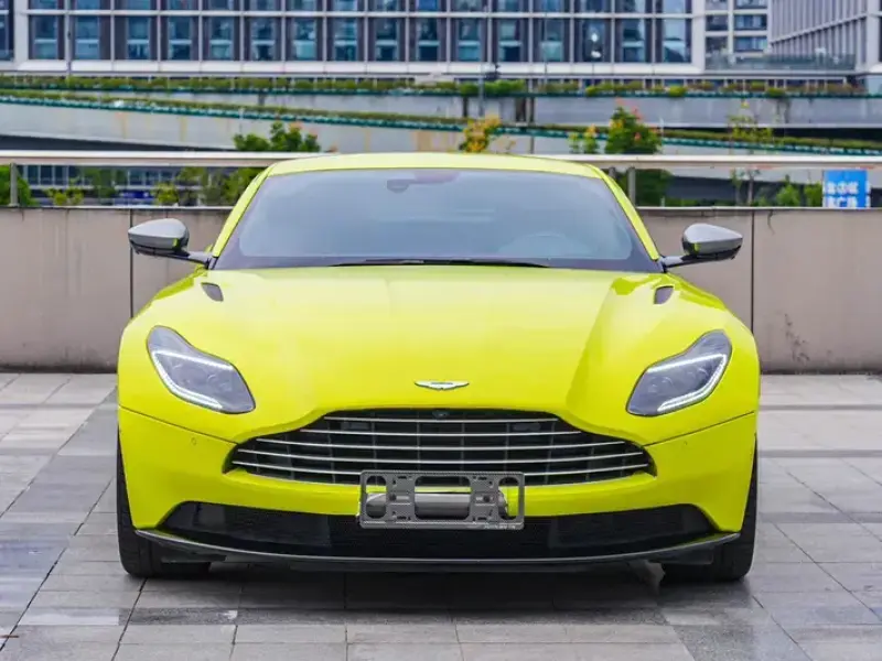 2019 Aston Martin DB11 с пробегом 15 900 км