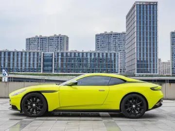 2019 Aston Martin DB11 с пробегом 15 900 км