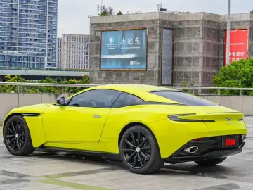 2019 Aston Martin DB11 с пробегом 15 900 км
