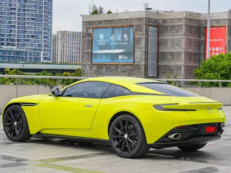 2019 Aston Martin DB11 с пробегом 15 900 км