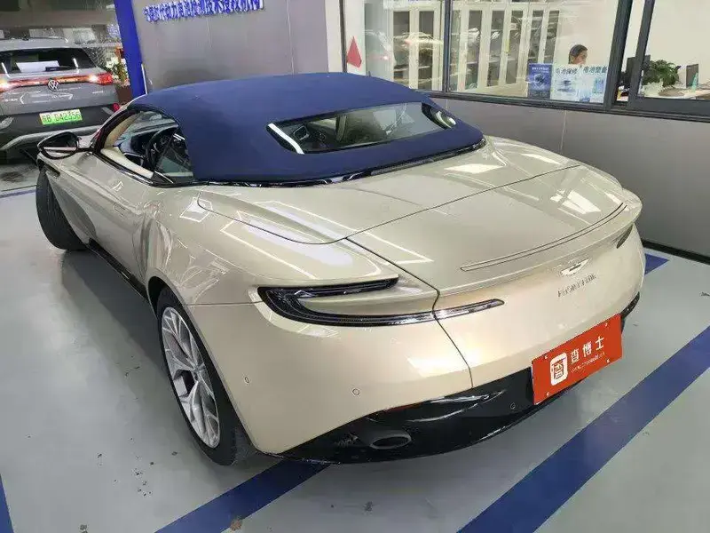 2019 Aston Martin DB11 с пробегом 18 000 км