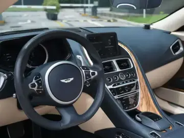 2019 Aston Martin DB11 с пробегом 18 000 км