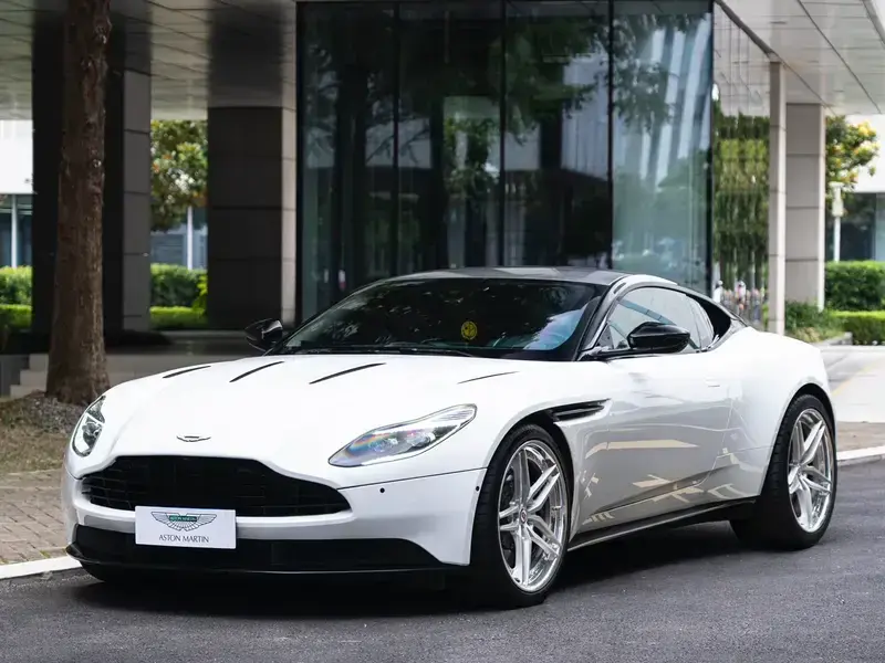 2017 Aston Martin DB11 с пробегом 24 000 км