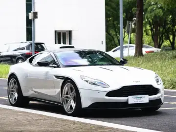2017 Aston Martin DB11 с пробегом 24 000 км
