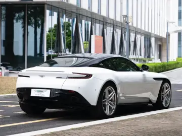 2017 Aston Martin DB11 с пробегом 24 000 км
