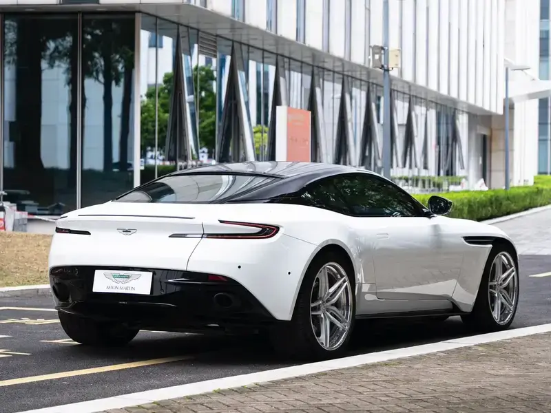 2017 Aston Martin DB11 с пробегом 24 000 км