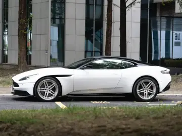 2017 Aston Martin DB11 с пробегом 24 000 км