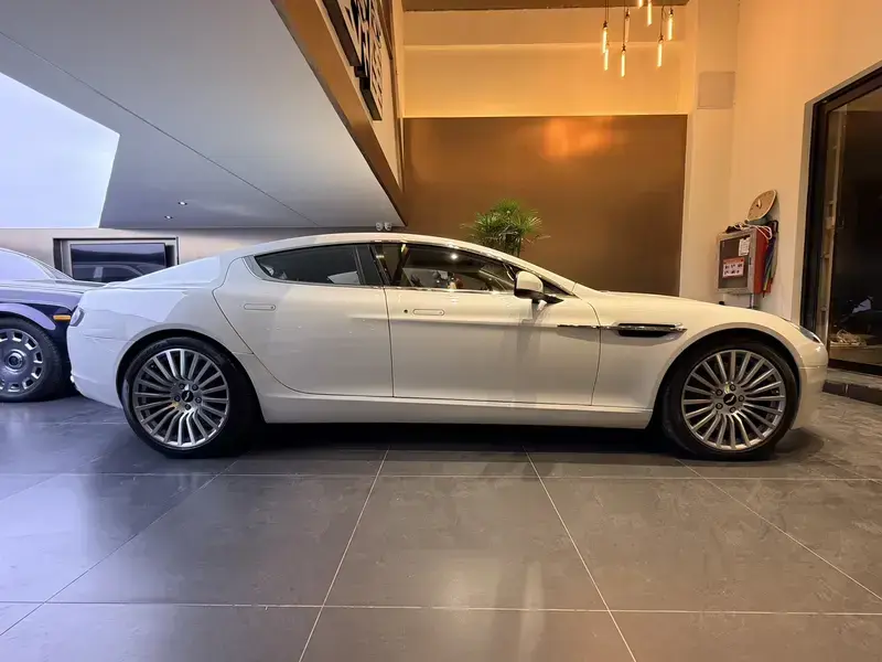 2013 Aston Martin Rapide с пробегом 50 000 км
