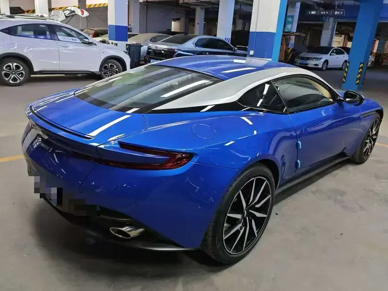 2019 Aston Martin DB11 с пробегом 33 000 км