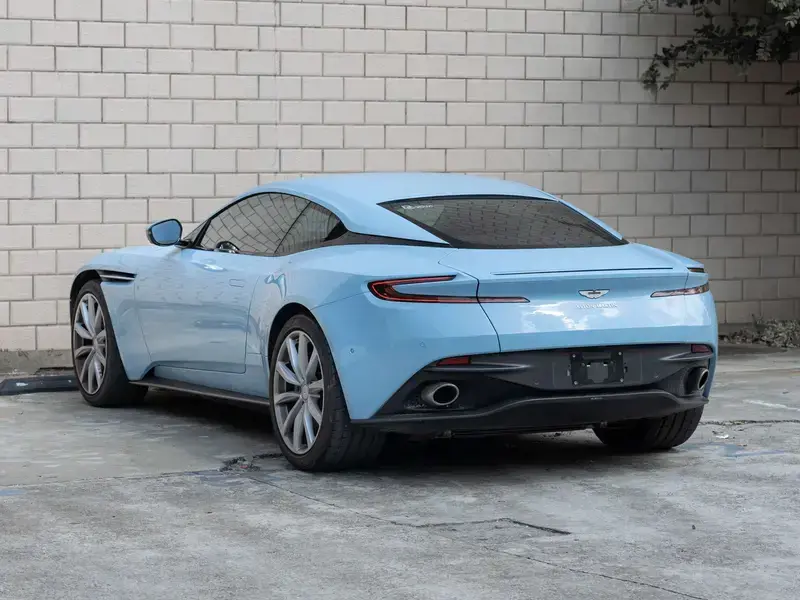 2019 Aston Martin DB11 с пробегом 11 800 км