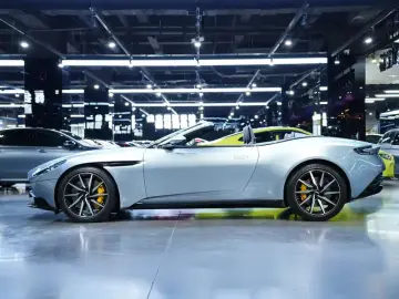 2020 Aston Martin DB11 с пробегом 17 500 км