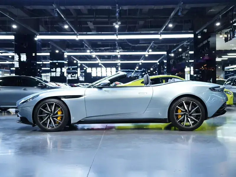 2020 Aston Martin DB11 с пробегом 17 500 км