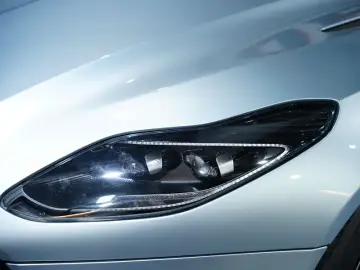 2020 Aston Martin DB11 с пробегом 17 500 км