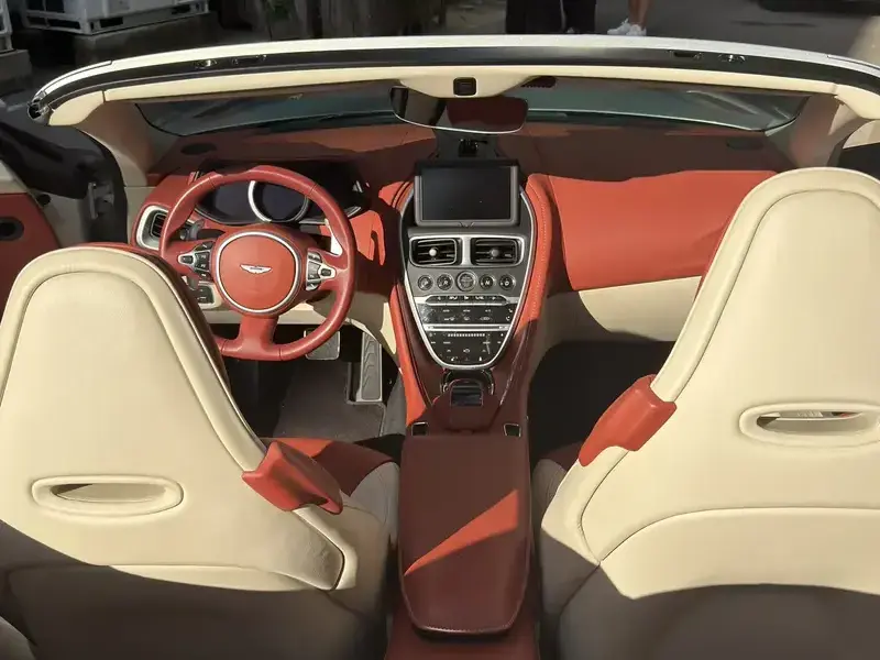 2020 Aston Martin DB11 с пробегом 24 000 км