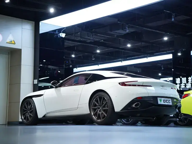 2020 Aston Martin DB11 с пробегом 9 500 км