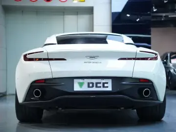 2020 Aston Martin DB11 с пробегом 9 500 км