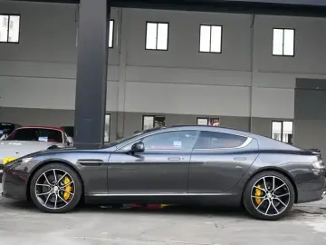 2013 Aston Martin Rapide с пробегом 14 000 км