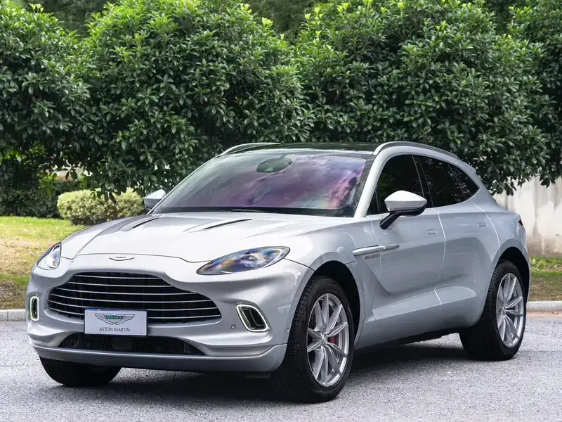 2024 Aston Martin DBX с пробегом 15 000 км