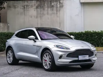 2024 Aston Martin DBX с пробегом 15 000 км