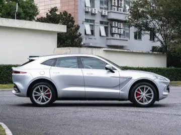 2024 Aston Martin DBX с пробегом 15 000 км