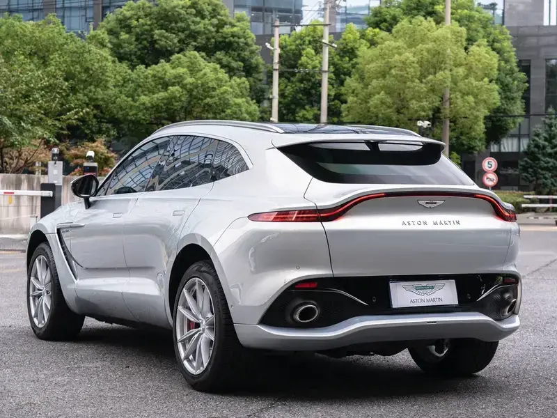 2024 Aston Martin DBX с пробегом 15 000 км