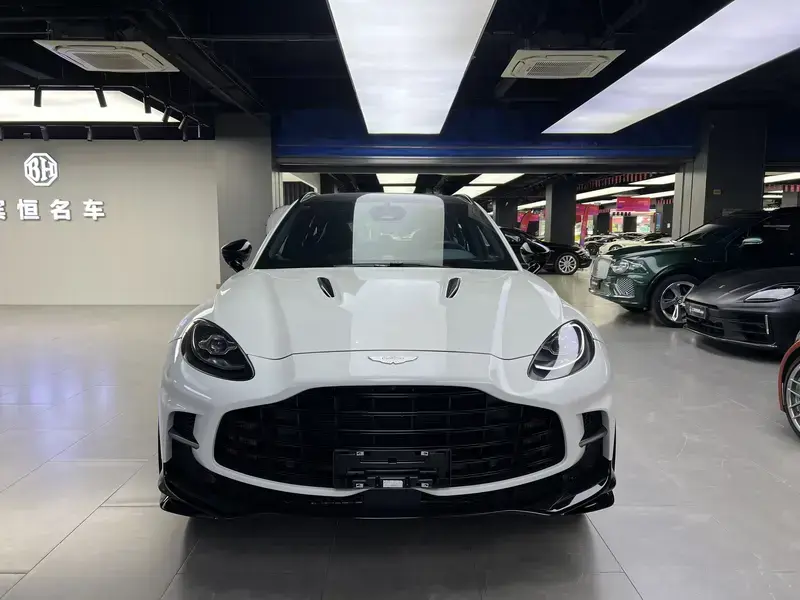 2025 Aston Martin DBX с пробегом 100 км
