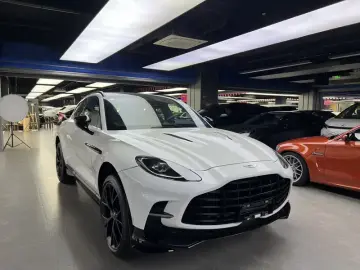 2025 Aston Martin DBX с пробегом 100 км