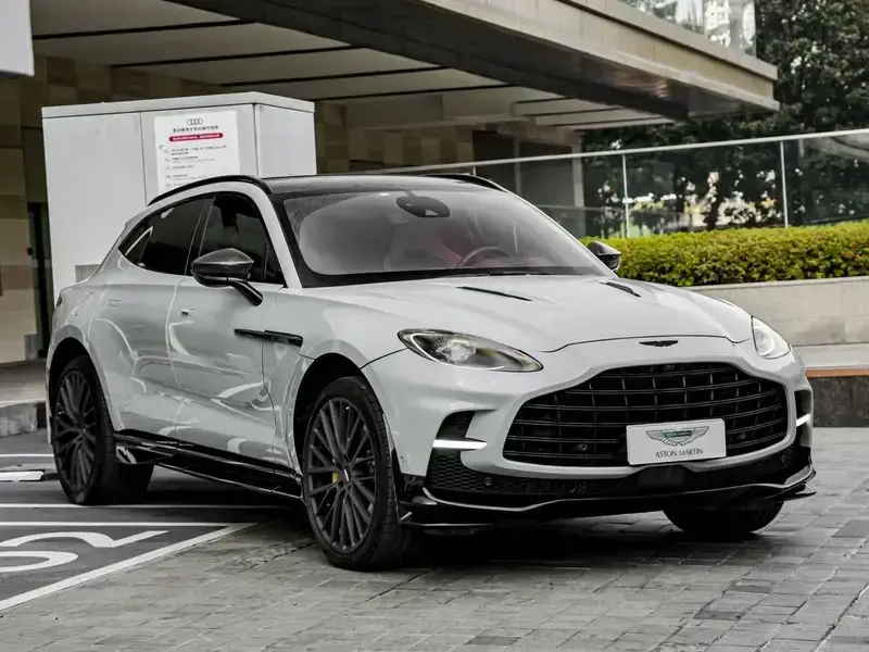 2023 Aston Martin DBX с пробегом 32 000 км