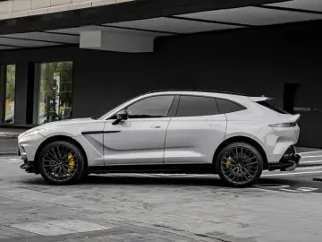 2023 Aston Martin DBX с пробегом 32 000 км