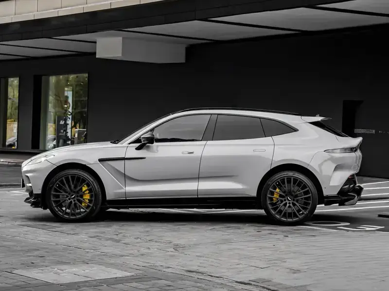 2023 Aston Martin DBX с пробегом 32 000 км