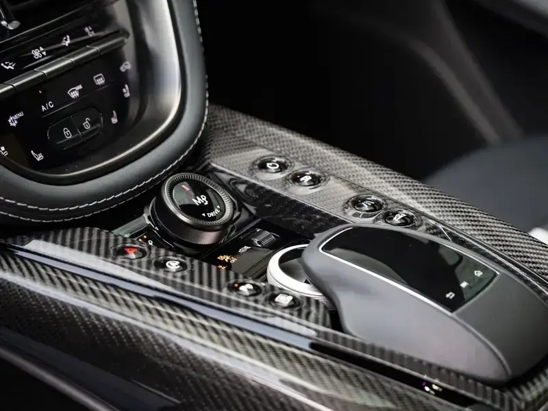 2023 Aston Martin DBX с пробегом 32 000 км