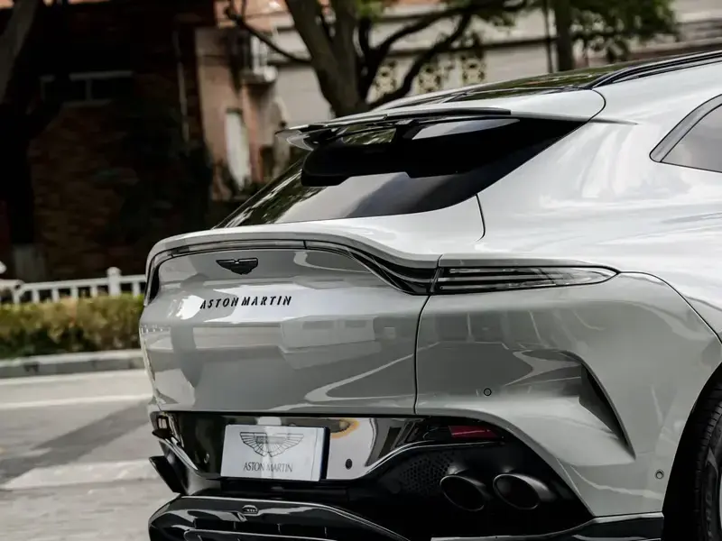 2023 Aston Martin DBX с пробегом 32 000 км