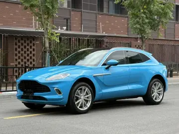 2023 Aston Martin DBX с пробегом 13 000 км