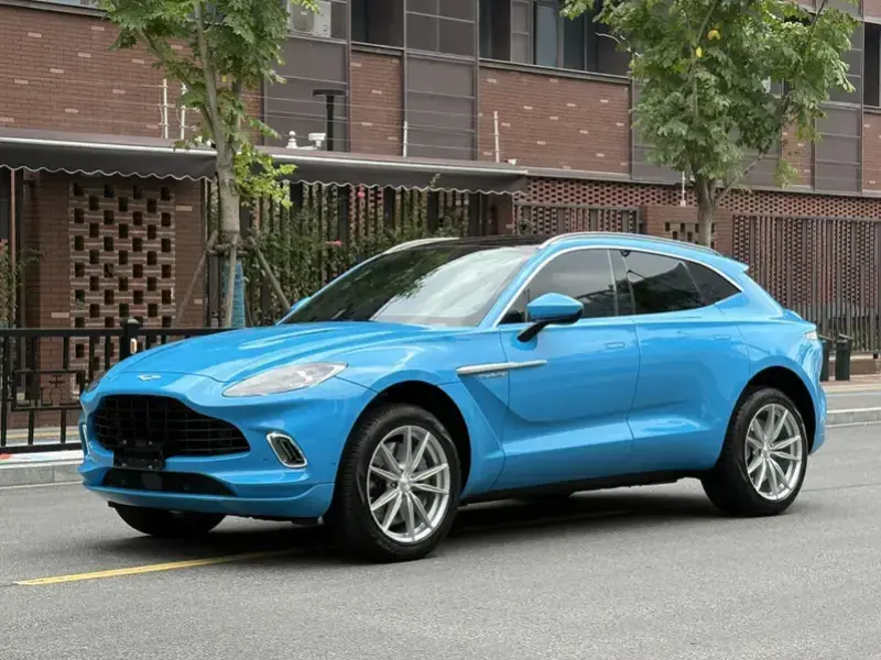 2023 Aston Martin DBX с пробегом 13 000 км