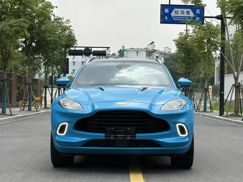 2023 Aston Martin DBX с пробегом 13 000 км
