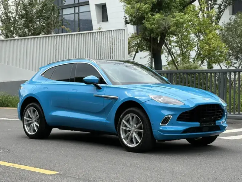 2023 Aston Martin DBX с пробегом 13 000 км
